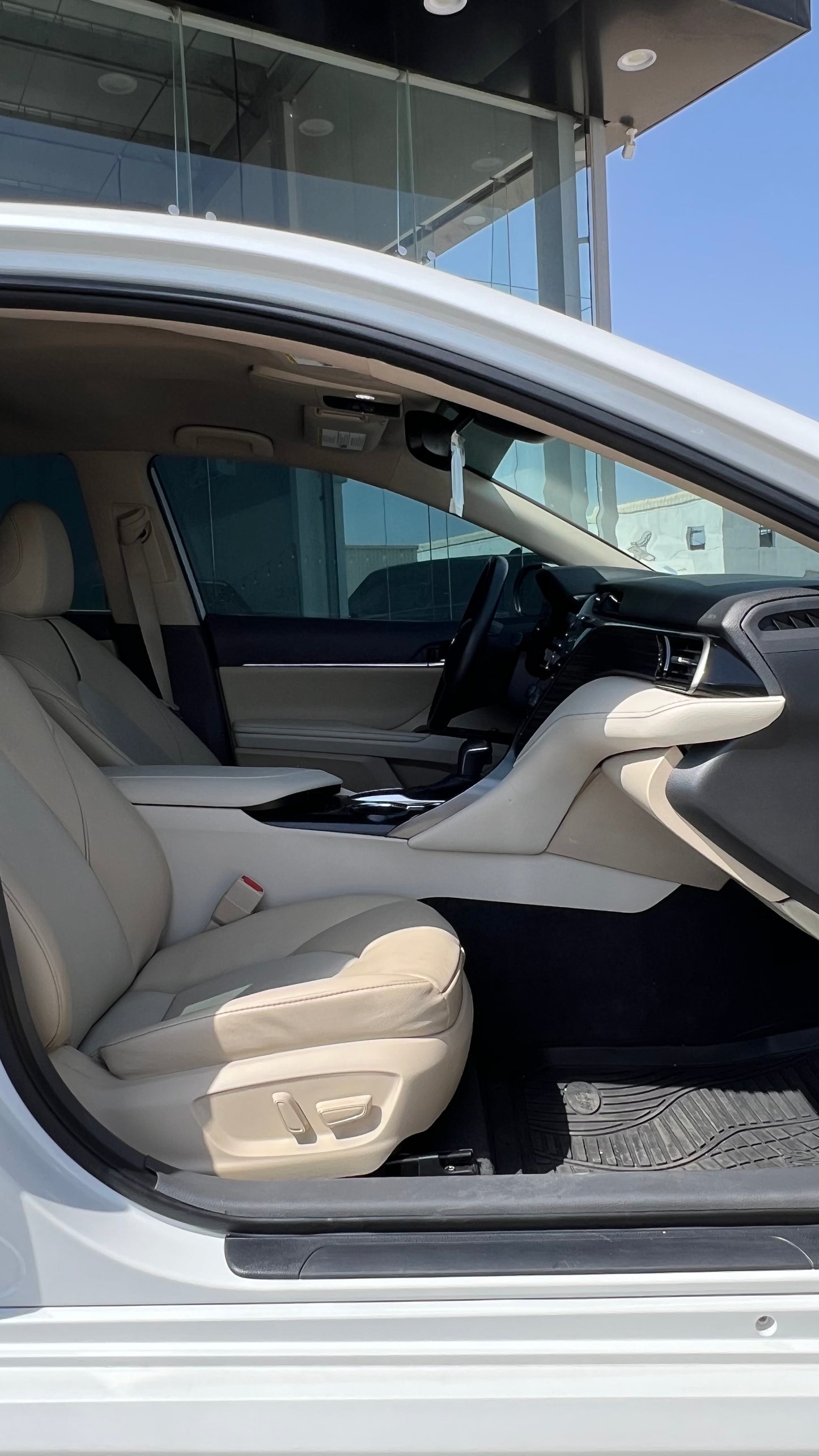 كامري xle 2020 نظيف جداً