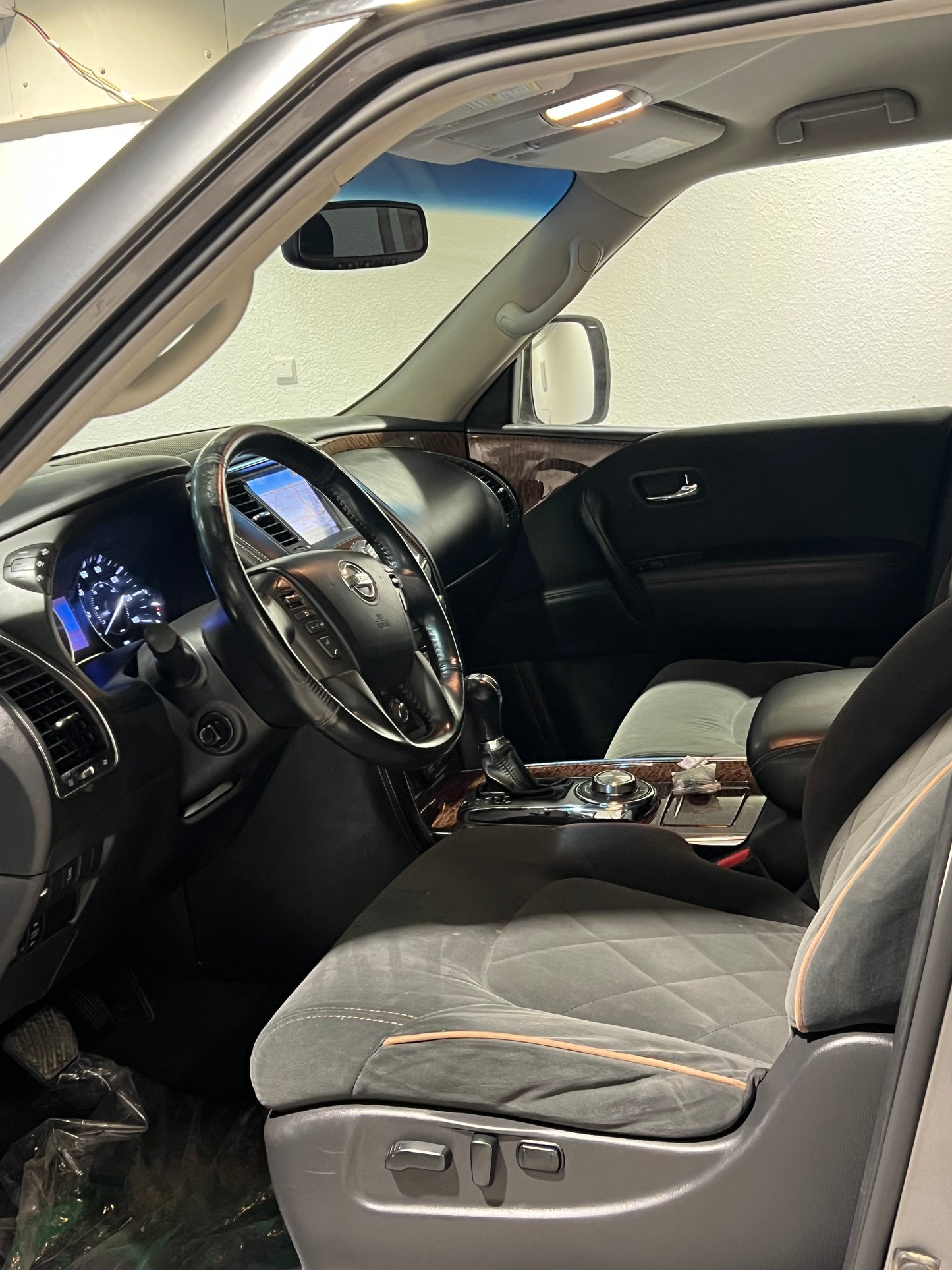 Nissan Armada SV 2017