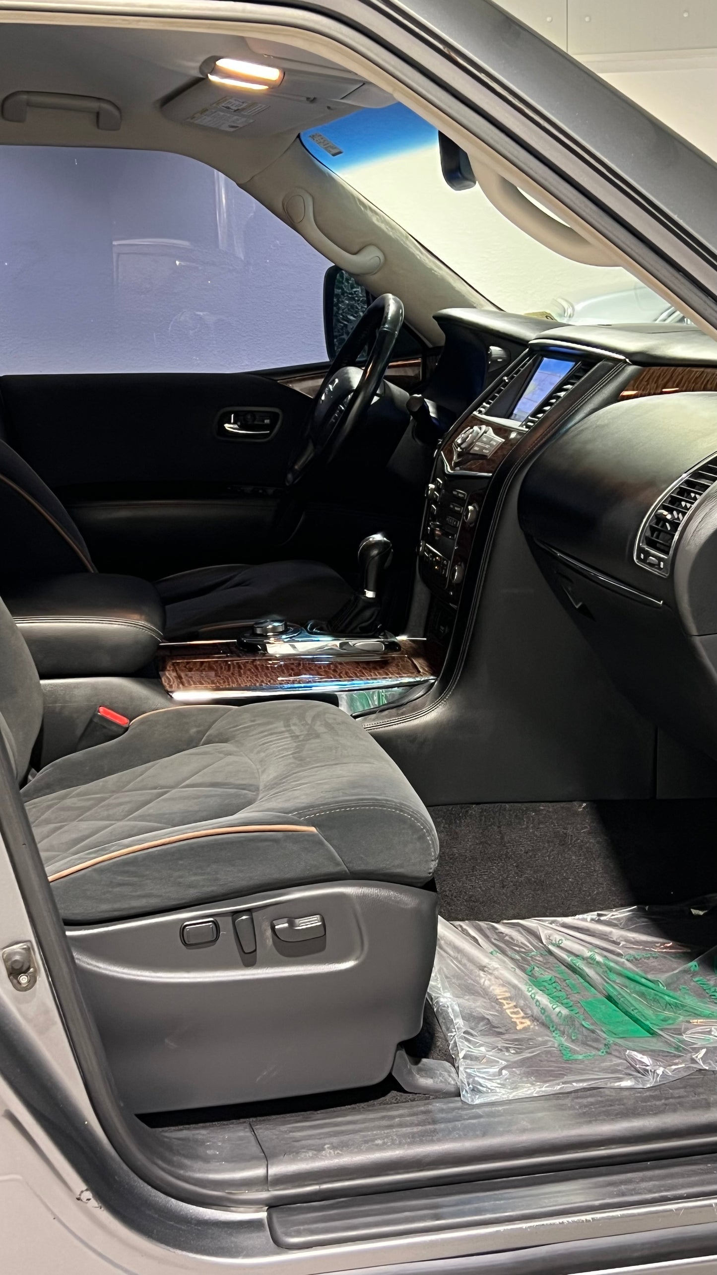 Nissan Armada SV 2017